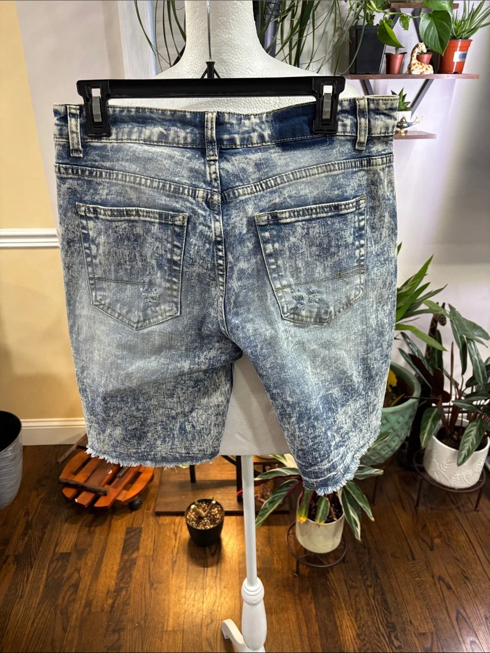 Aeropostale Men's Distressed Acid-Wash Denim Shorts size 30